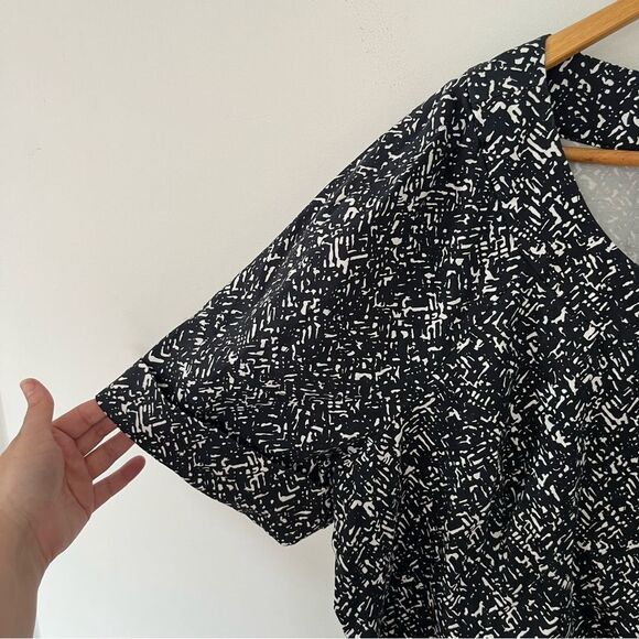 Lane Bryant Black White Pattern Design Cuffed Short Sleeve Open Style Jacket - Picture 7 of 7